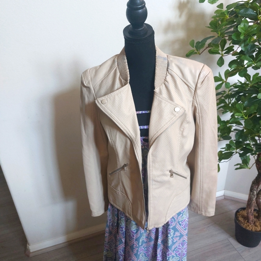 THERAPY Women's Cream Color Faux Leather Jacket Size Large NWNT